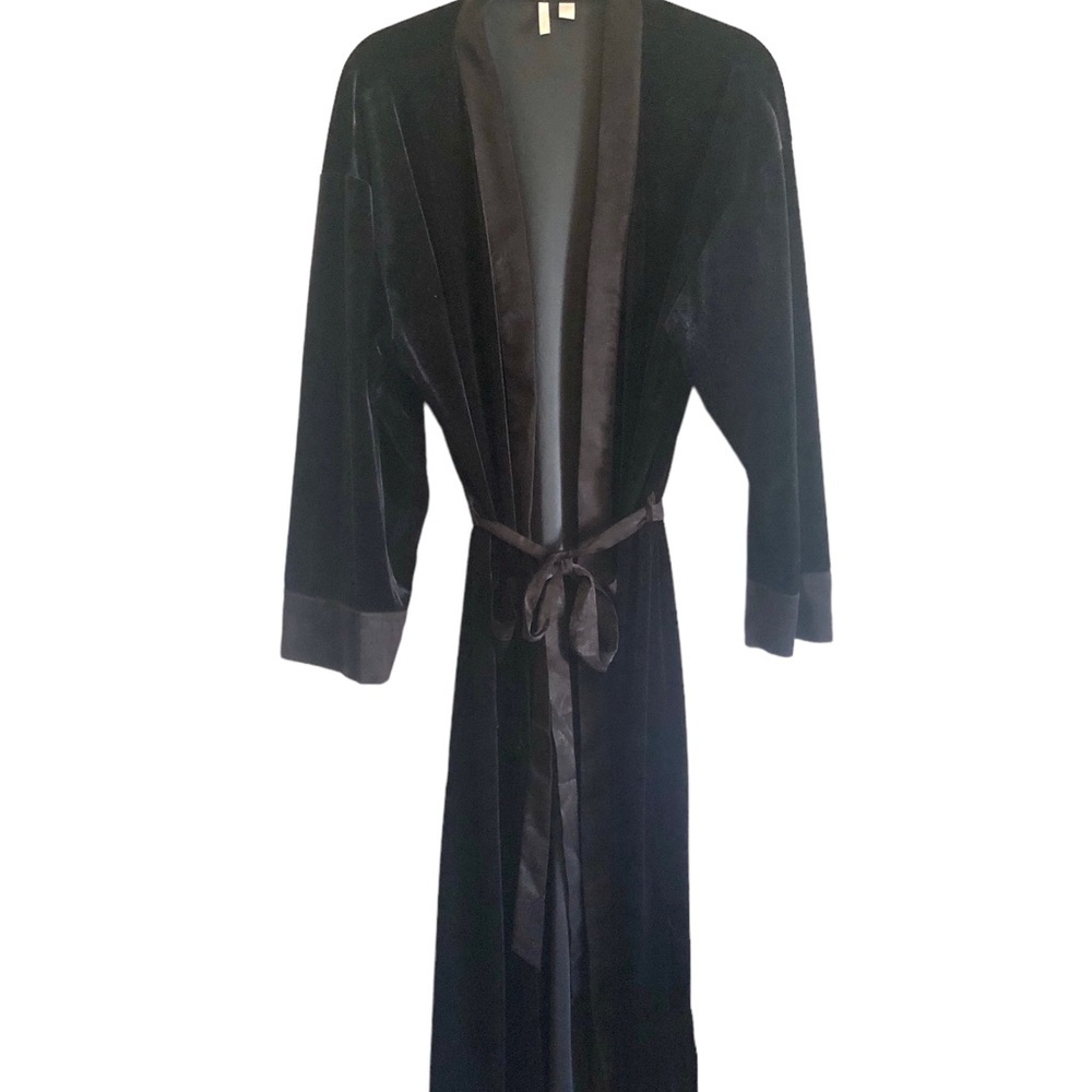 Nordstrom’s Black Crush Velvet Robe